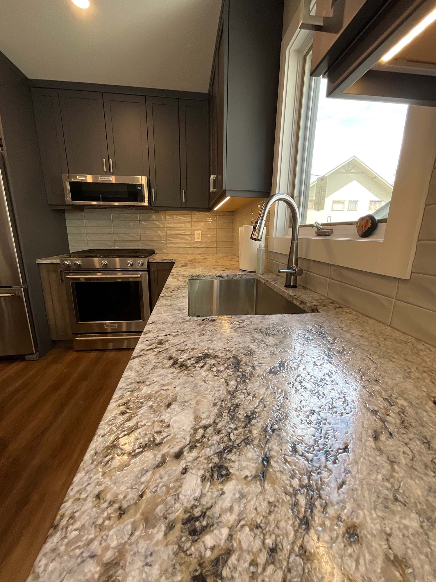 CUSTOM KITCHEN COUNTER TOP